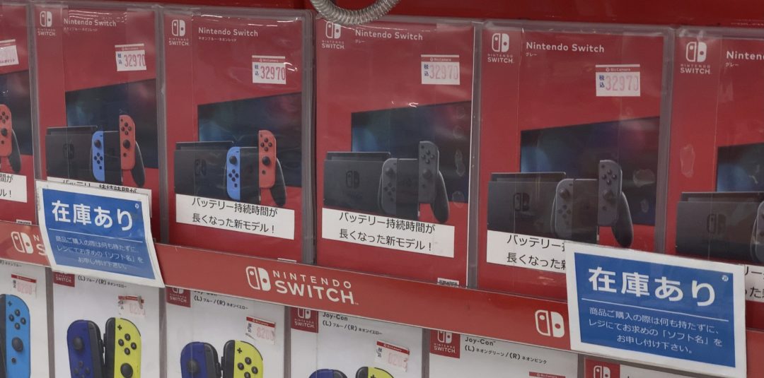 【参考】ビックカメラ店頭でNintendo Switch本体(グレー/ネオン)と 